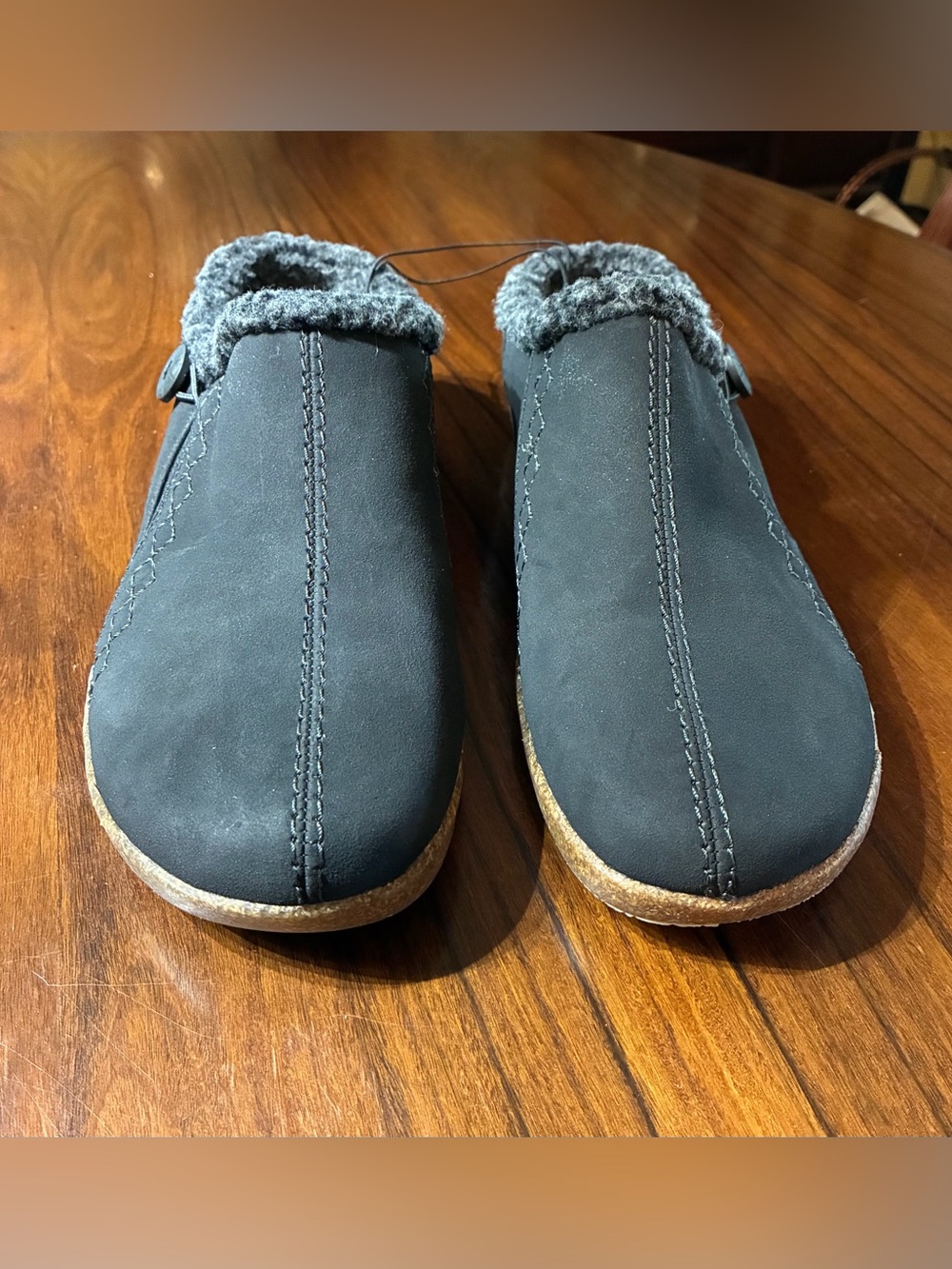 Earth Origins women’s Black Faux-Suede Slip-On Clog with Faux-Fur Collar